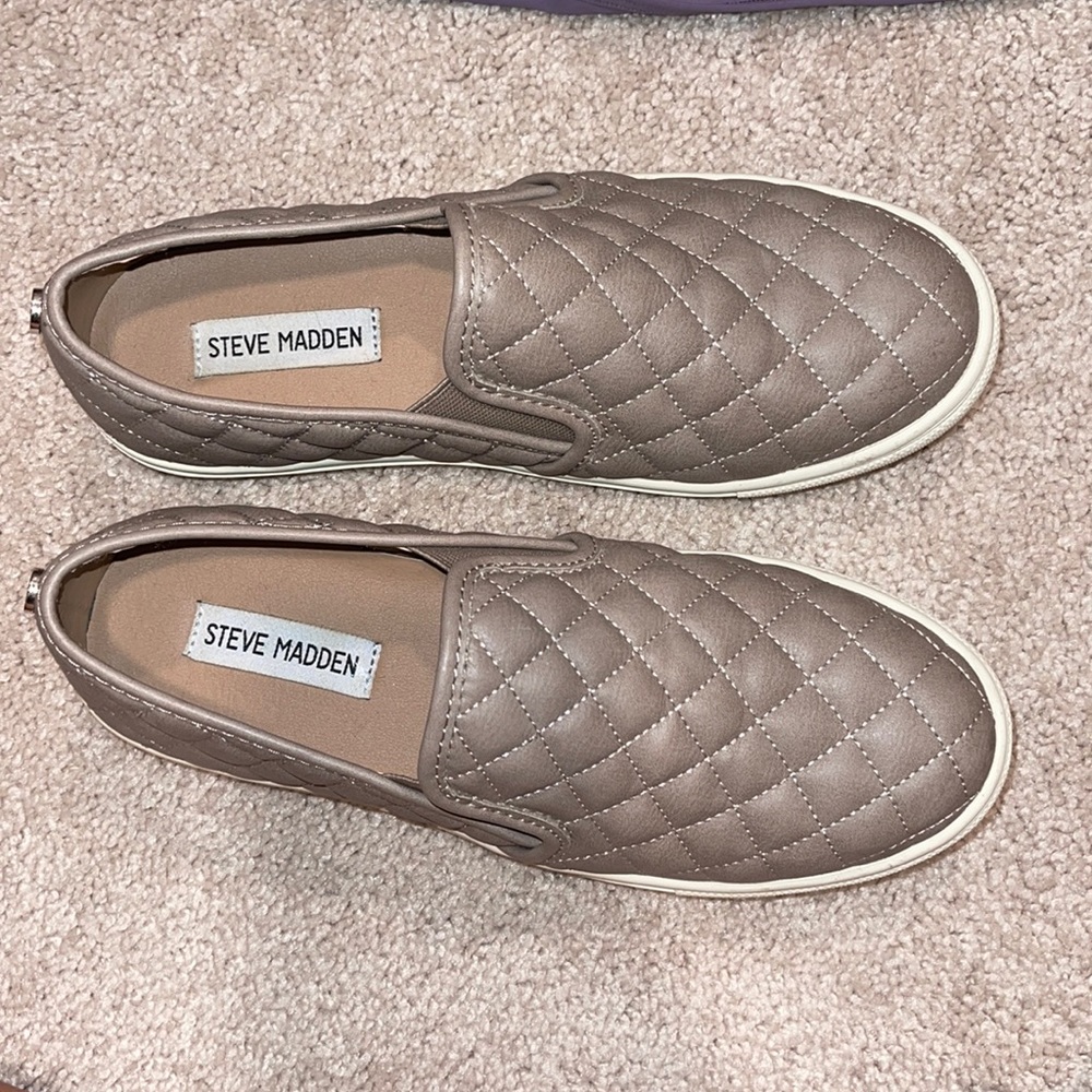 Steve Madden tan slip on shoes
